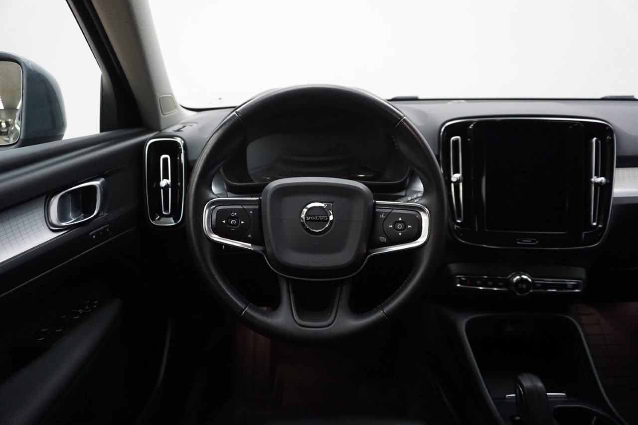 Volvo XC40 Momentum Pro Plug-In Hybrid