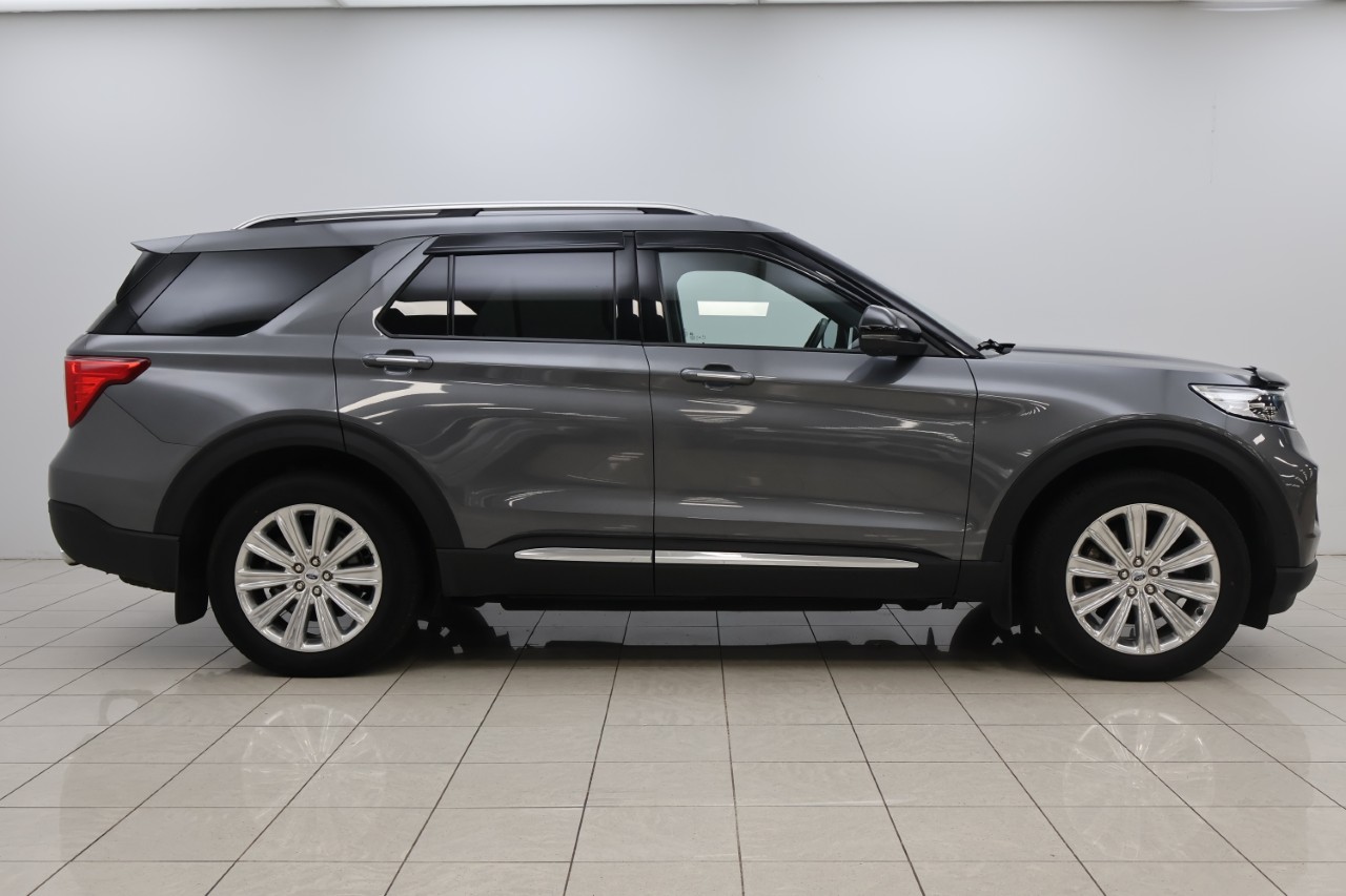 Ford Explorer Platinum Plug-In Hybrid
